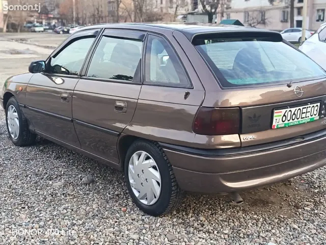 Opel Astra F 1998 · 1.6 MT