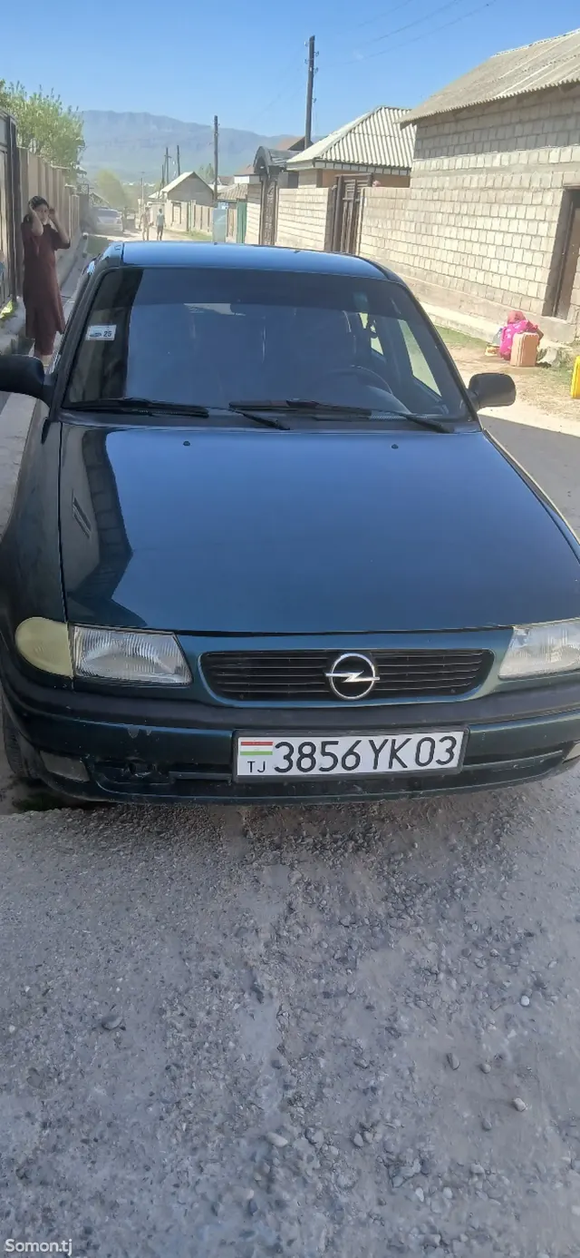 Opel Astra F 1995 · 1.6 MT