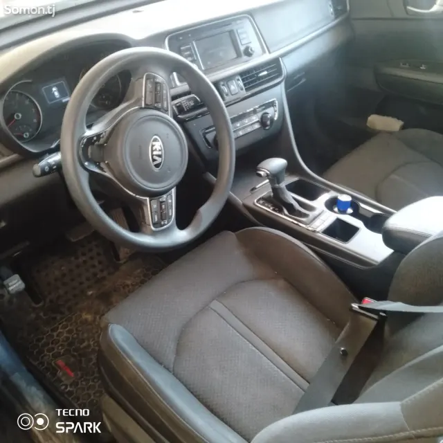 Kia Optima 2016 · 2.0 AT