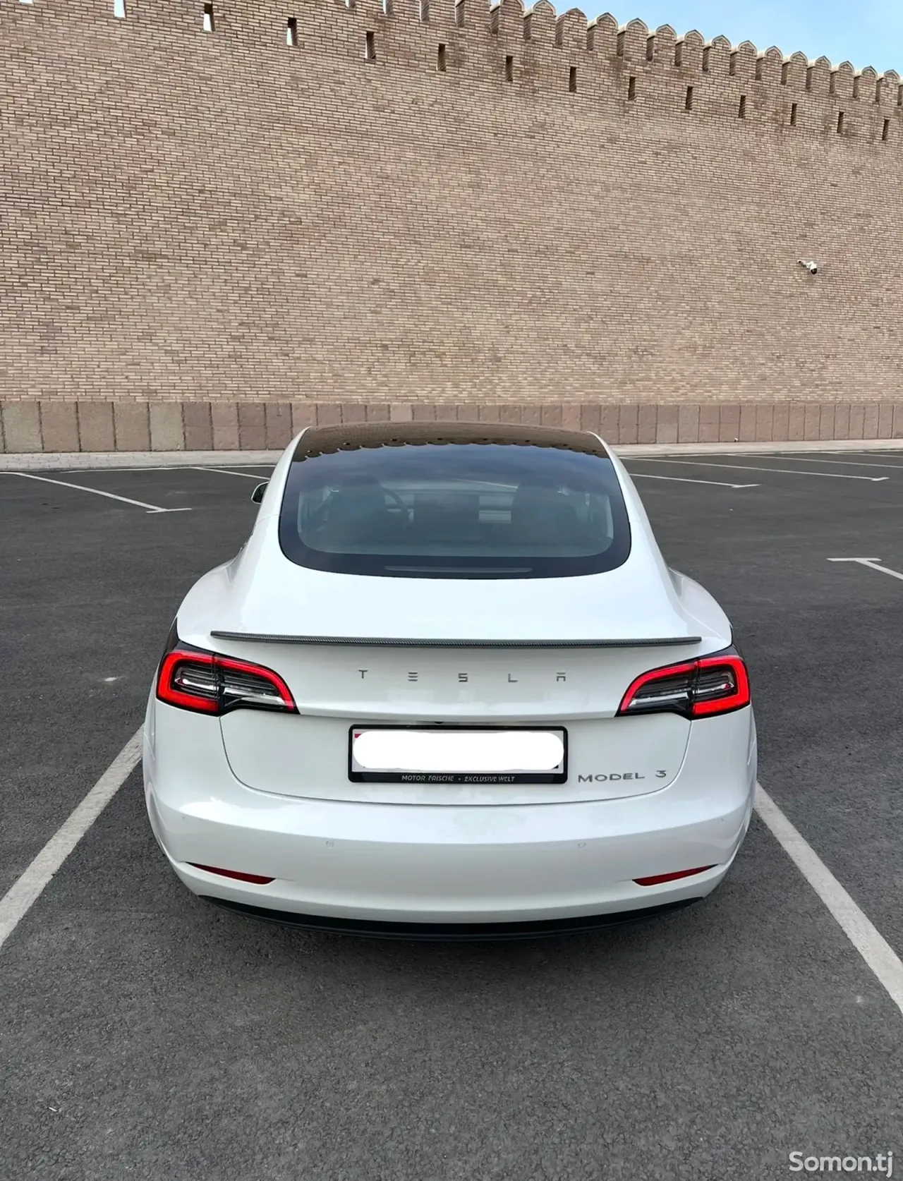 Tesla Model 3 2021 · AT