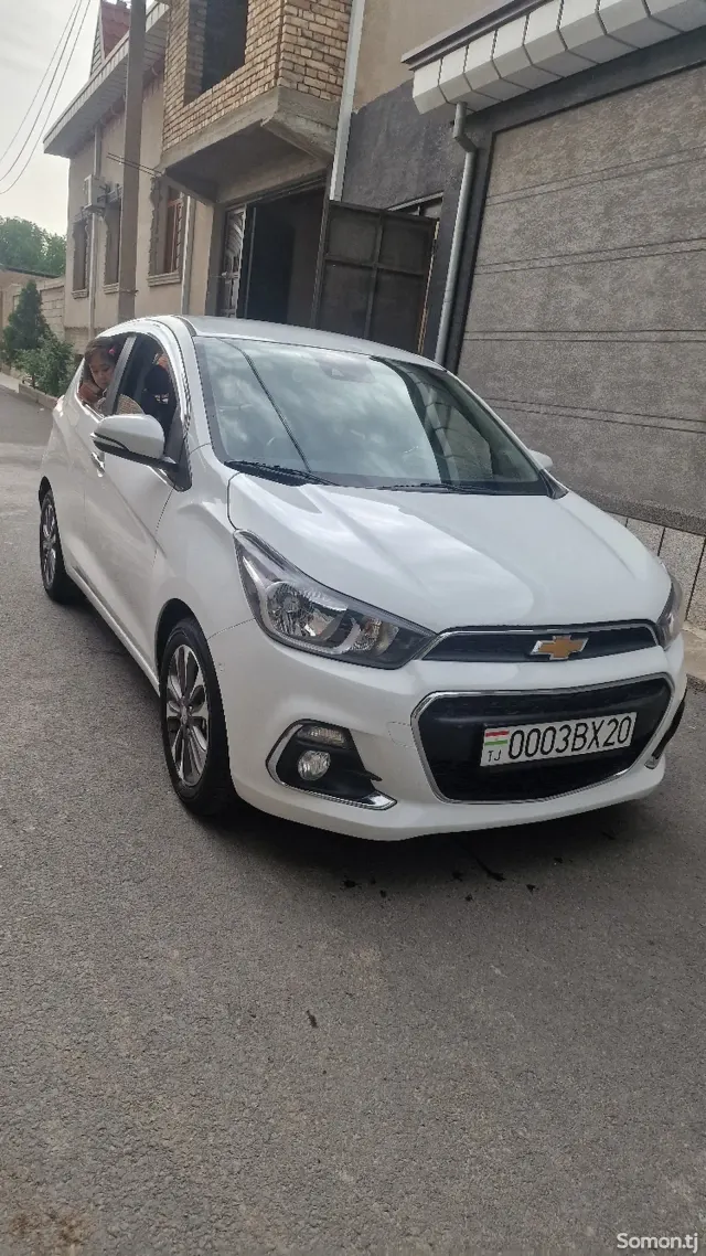 Chevrolet Spark 2016 · 1.0 AT
