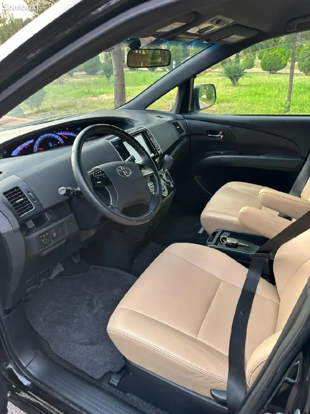 Toyota Estima 2014 · 2.4 AT