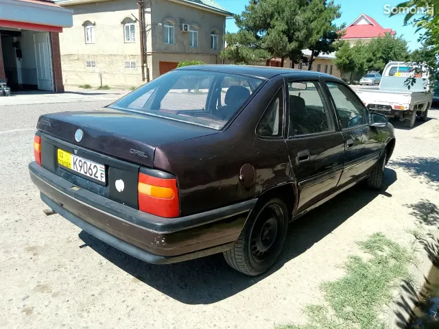 Opel Vectra A 1990 · 1.6 MT