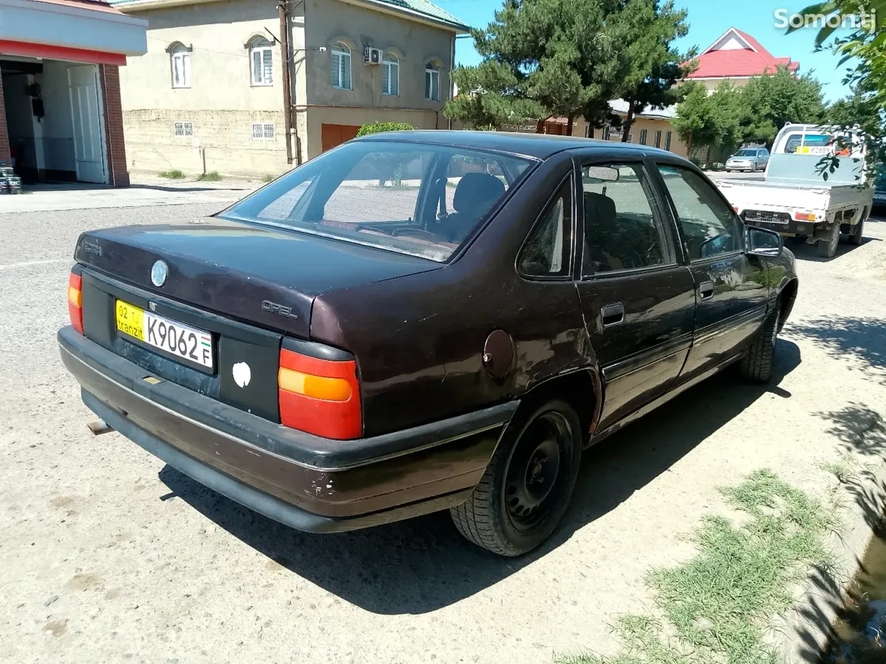 Opel Vectra A 1990 · 1.6 MT