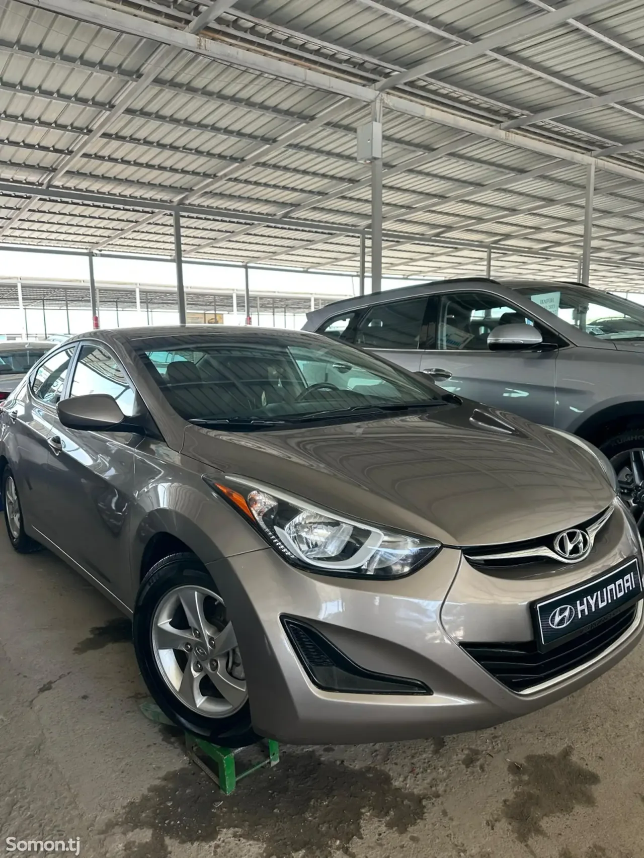 Hyundai Elantra 2014 · 1.8 AT