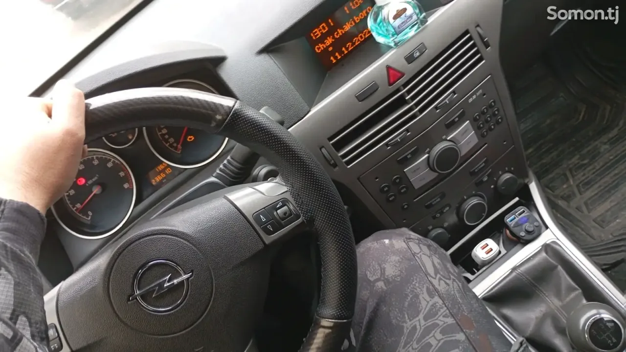 Opel Astra H 2006 · 1.6 MT
