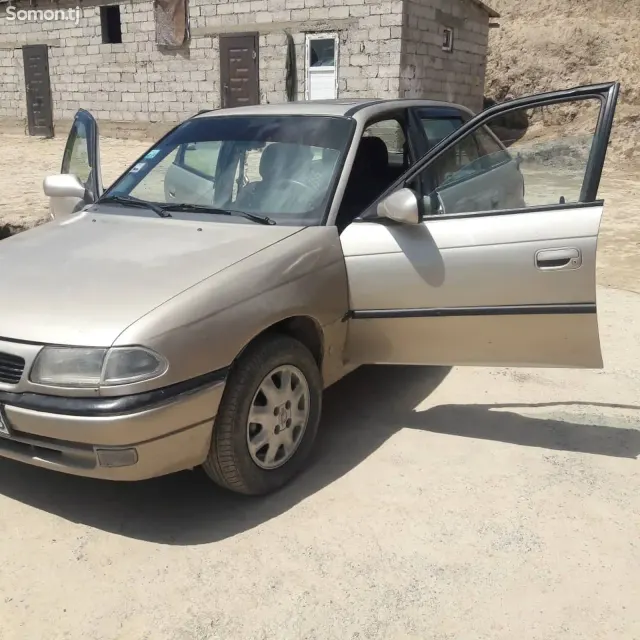 Opel Astra F 1997 · 1.6 MT