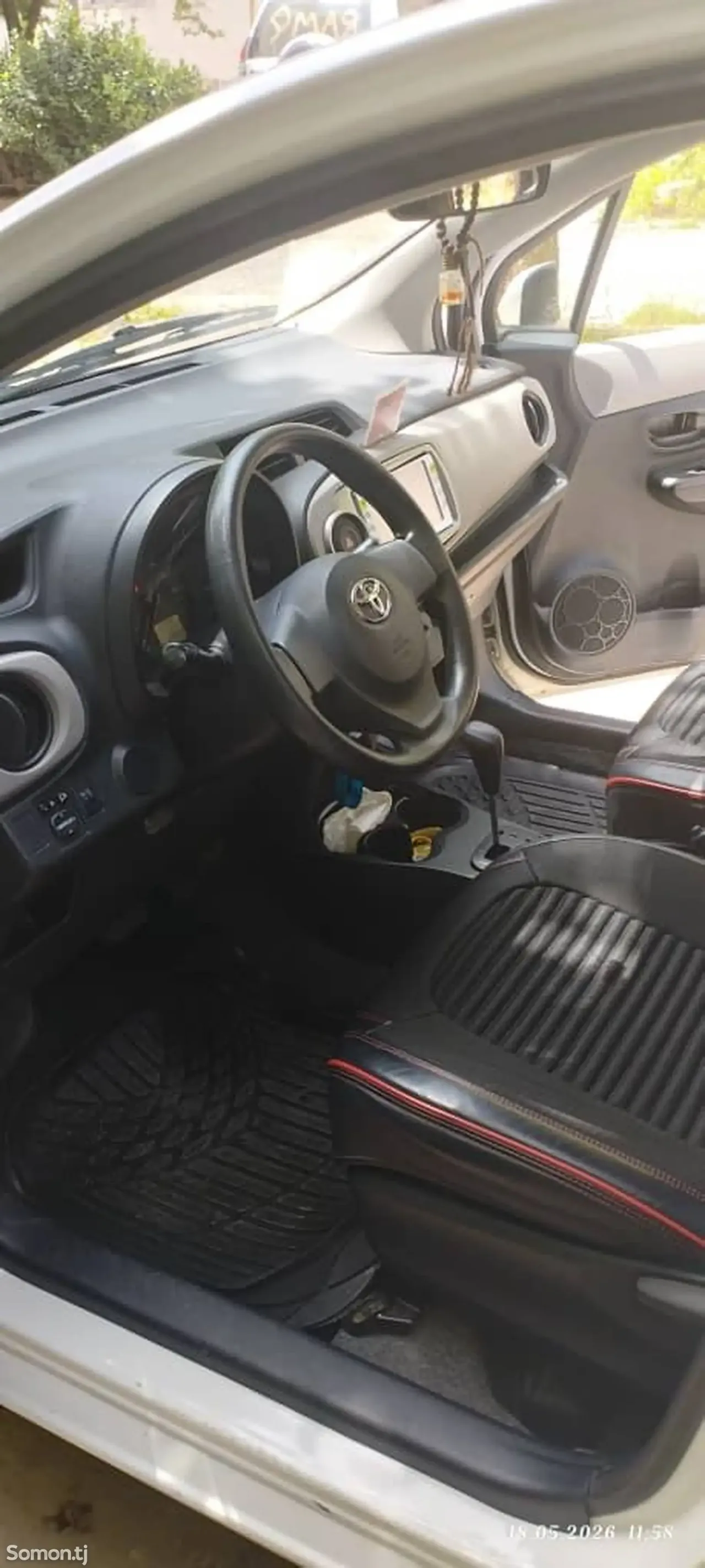 Toyota Vitz 2012 · 1.1 AT