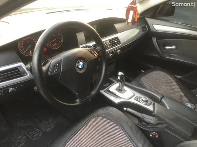 BMW M5 2009 · 3.0 AT