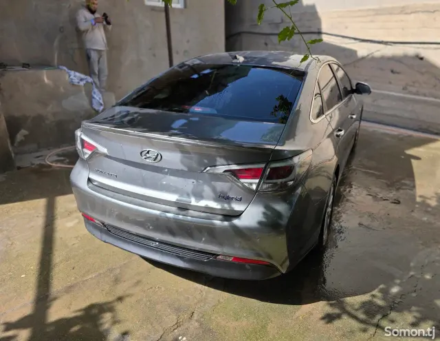 Hyundai Sonata 2016 · AT