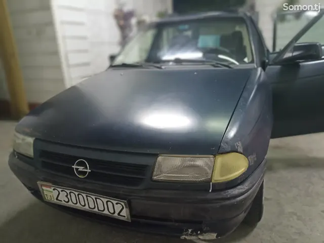 Opel Astra F 1993 · 1.6 MT