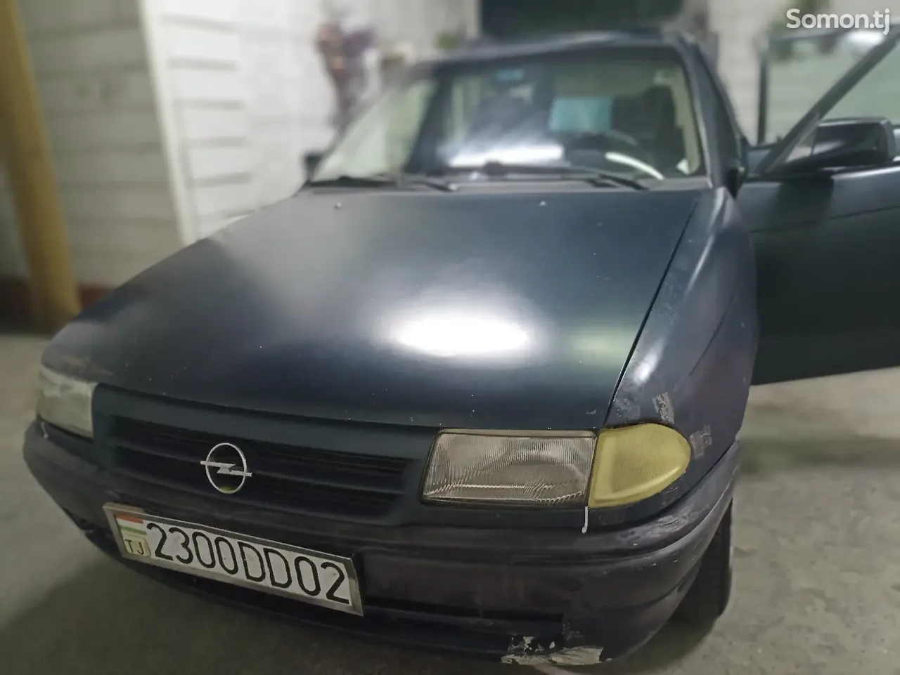 Opel Astra F 1993 · 1.6 MT