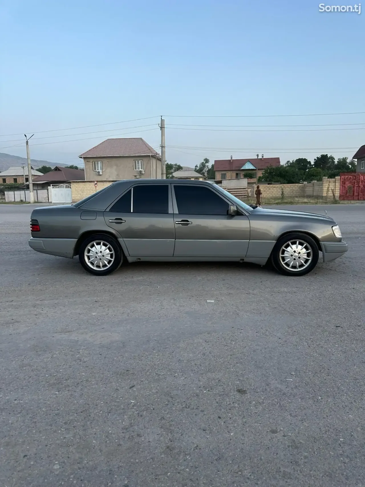 Mercedes-Benz W124 1995 · 2.0 MT