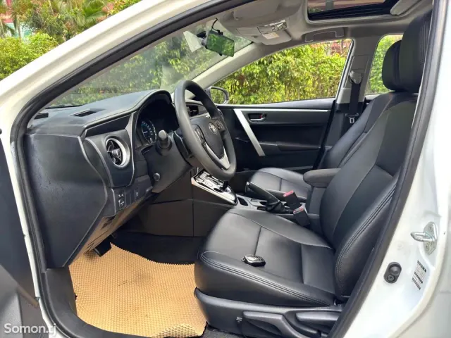 Toyota Corolla 2019 · 1.8 MT