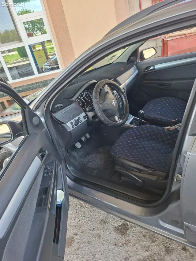 Opel Astra H 2006 · 1.6 MT