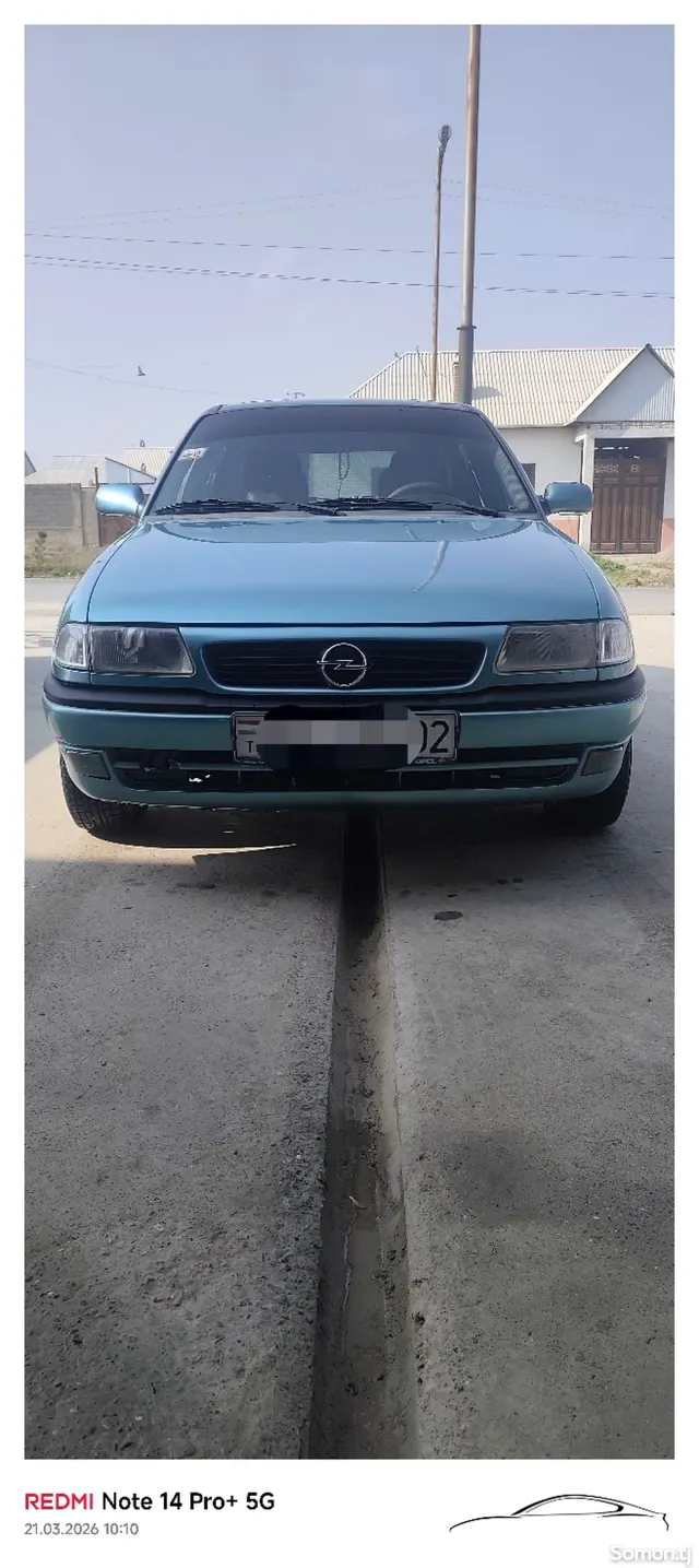 Opel Astra F 1996 · 1.6 MT