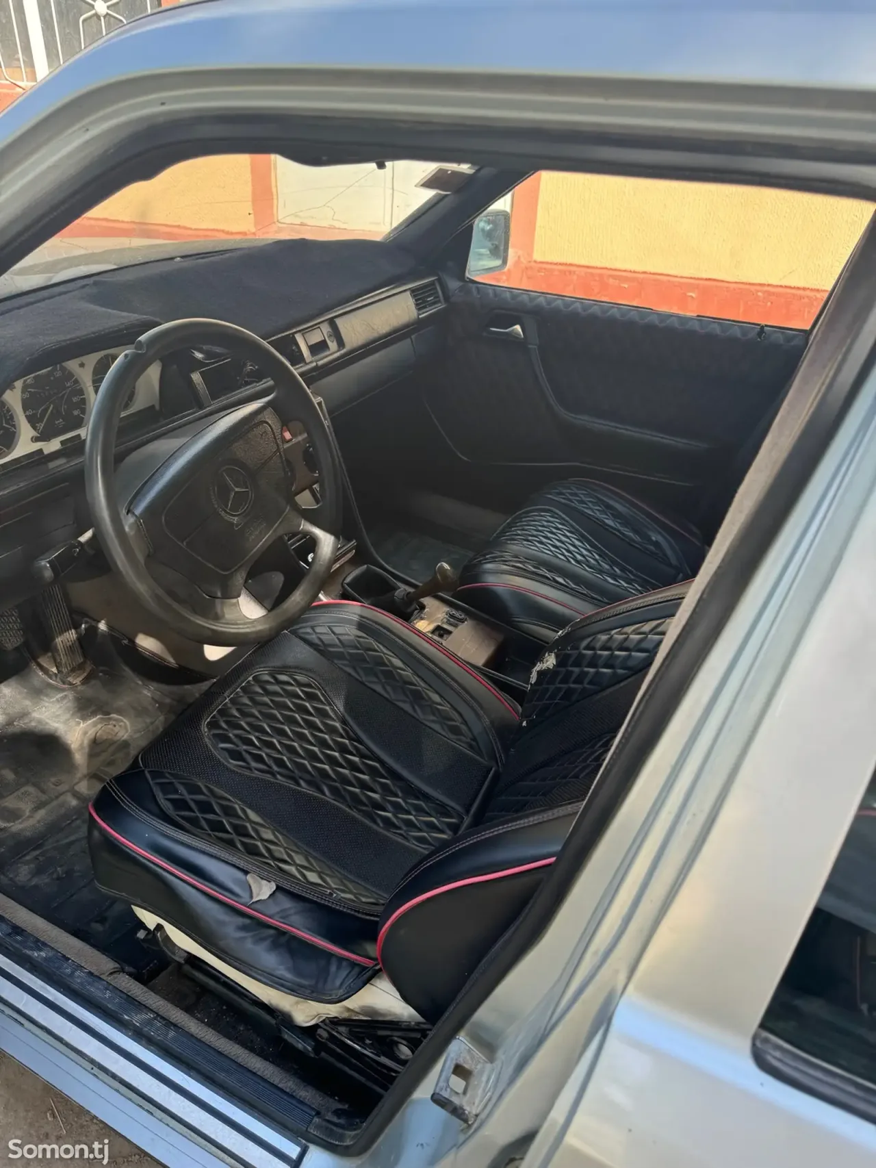 Mercedes-Benz W124 1993 · 1.8 MT
