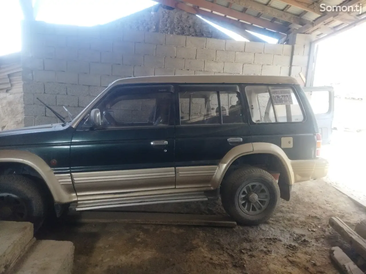 Mitsubishi Pajero JR 1997 · 1.6 MT