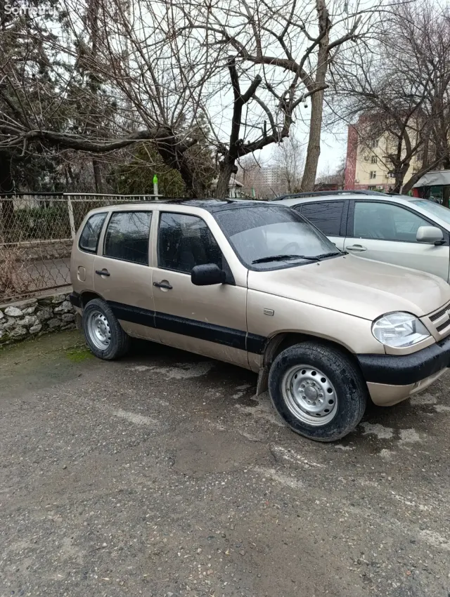 Chevrolet Niva 2005 · 1.8 MT