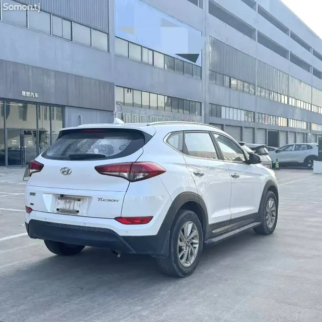 Hyundai Tucson 2015 · 1.6 AT