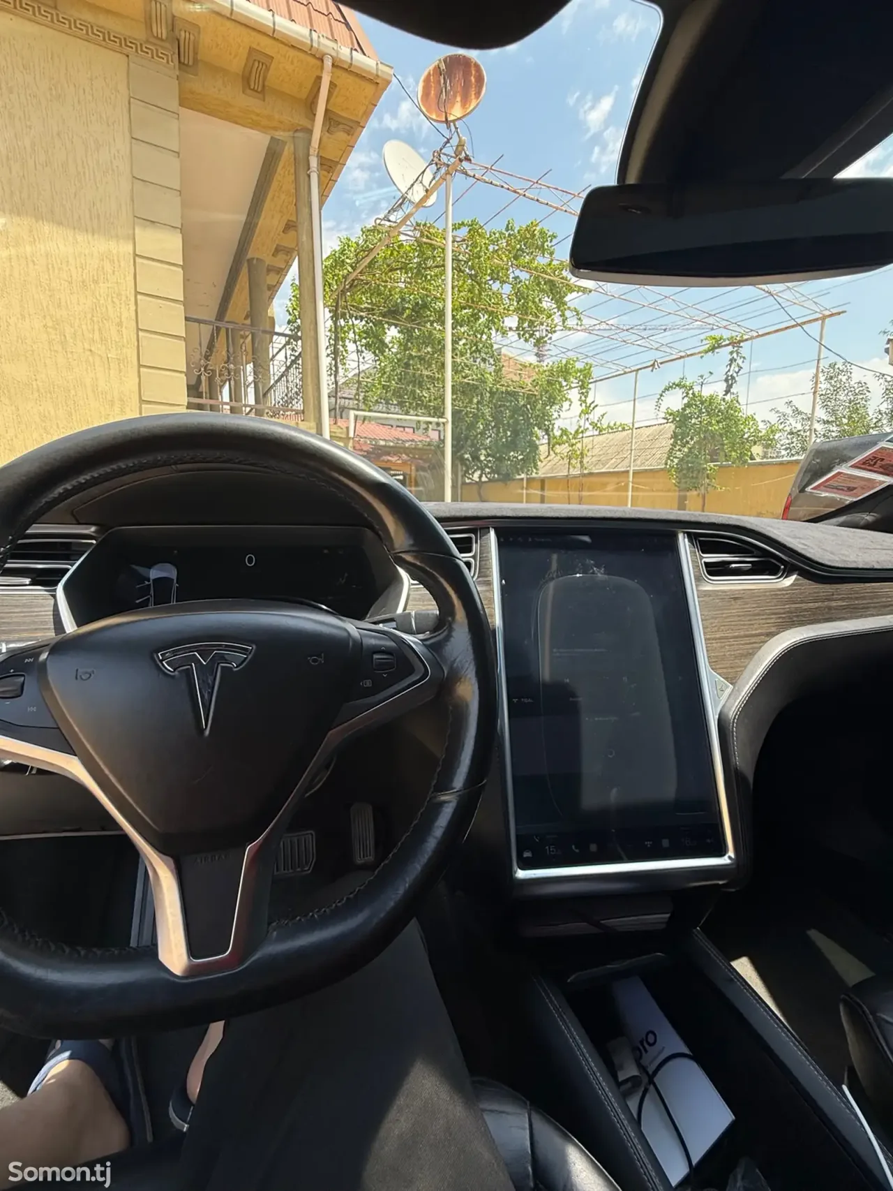 Tesla Model S 2015 · AT