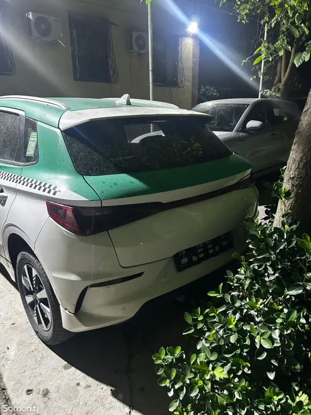 BYD E2 2023 · CVT