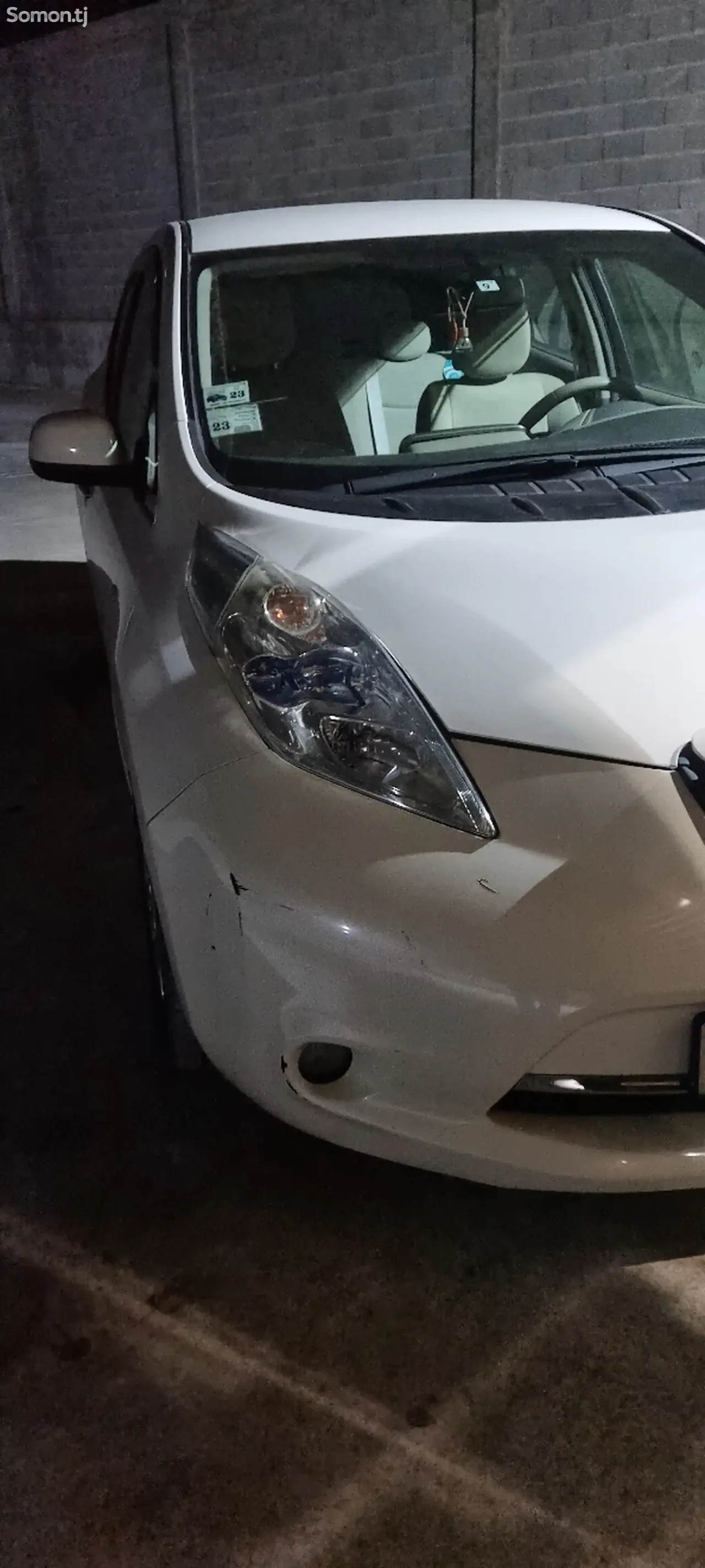 Nissan Leaf 2013 · AT