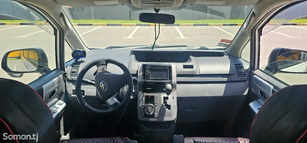 Toyota Voxy 2009 · 2.0 AT