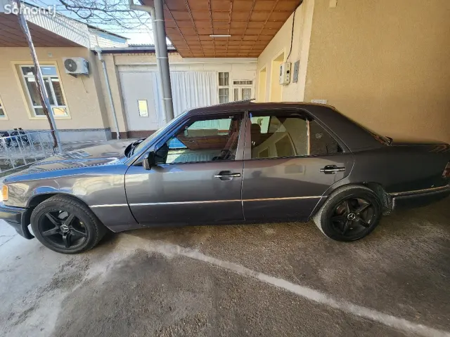 Mercedes-Benz W124 1991 · 2.0 MT