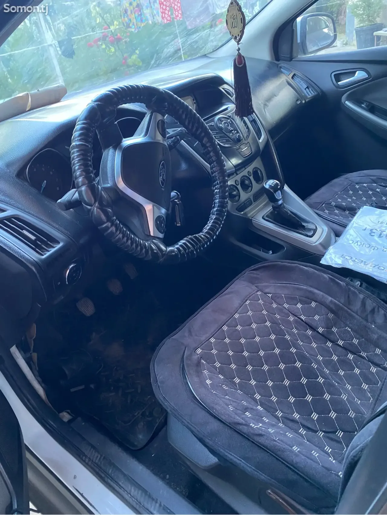 Ford Focus 2013 · 1.6 MT