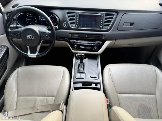 Kia Carnival 2015 · 2.2 AT