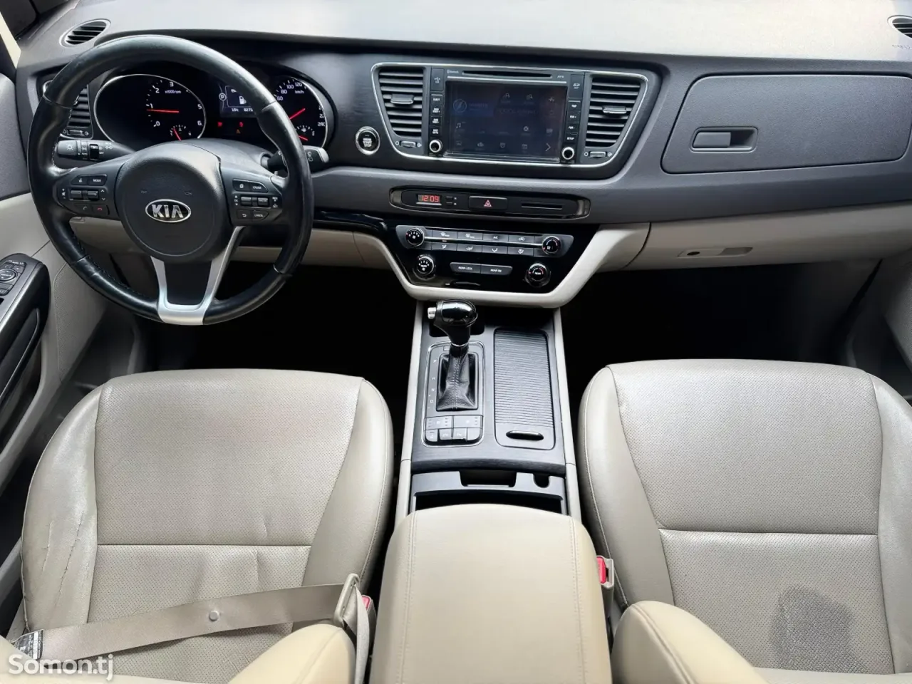 Kia Carnival 2015 · 2.2 AT