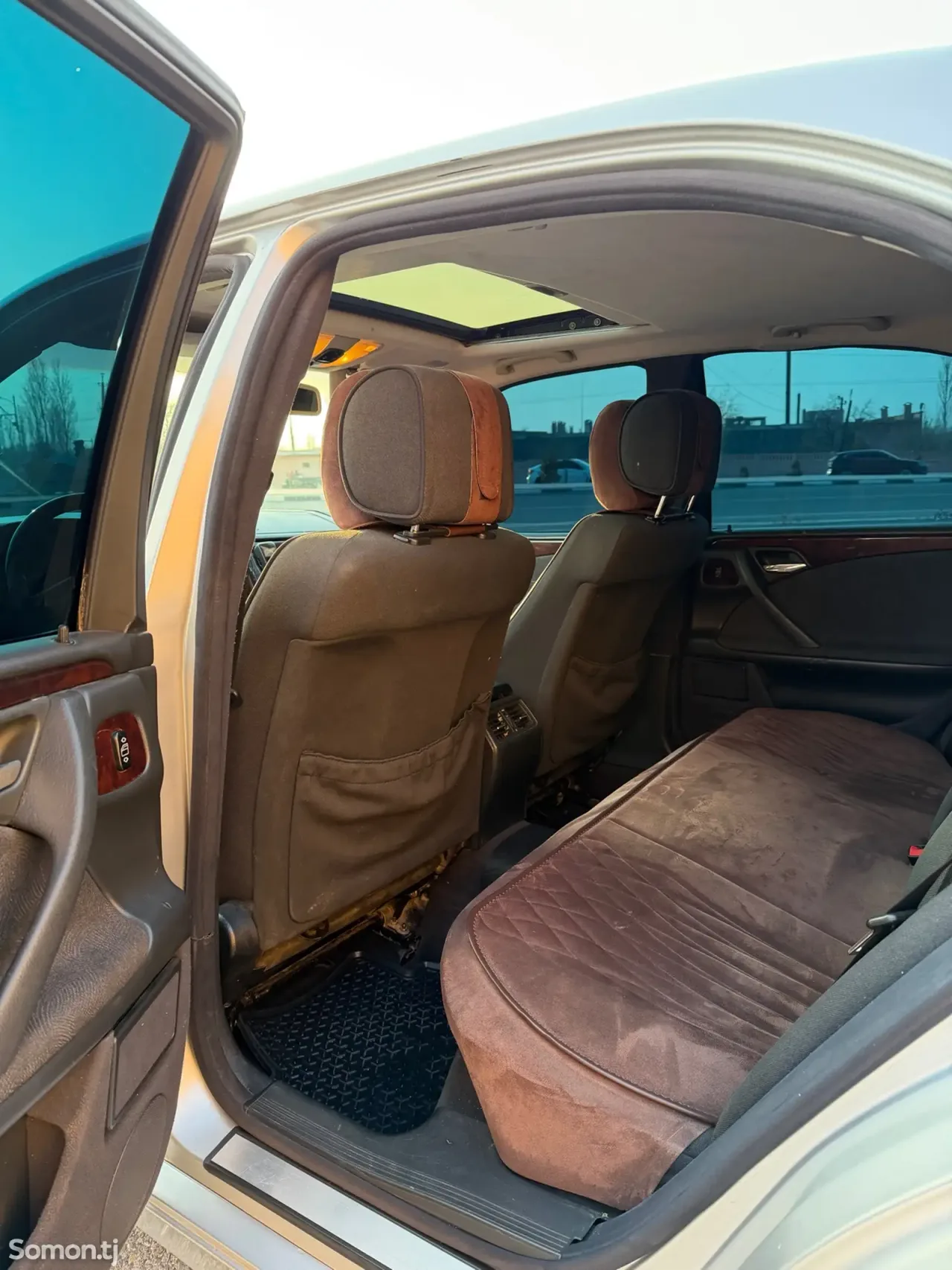 Mercedes-Benz E class 2000 · 3.2 AT