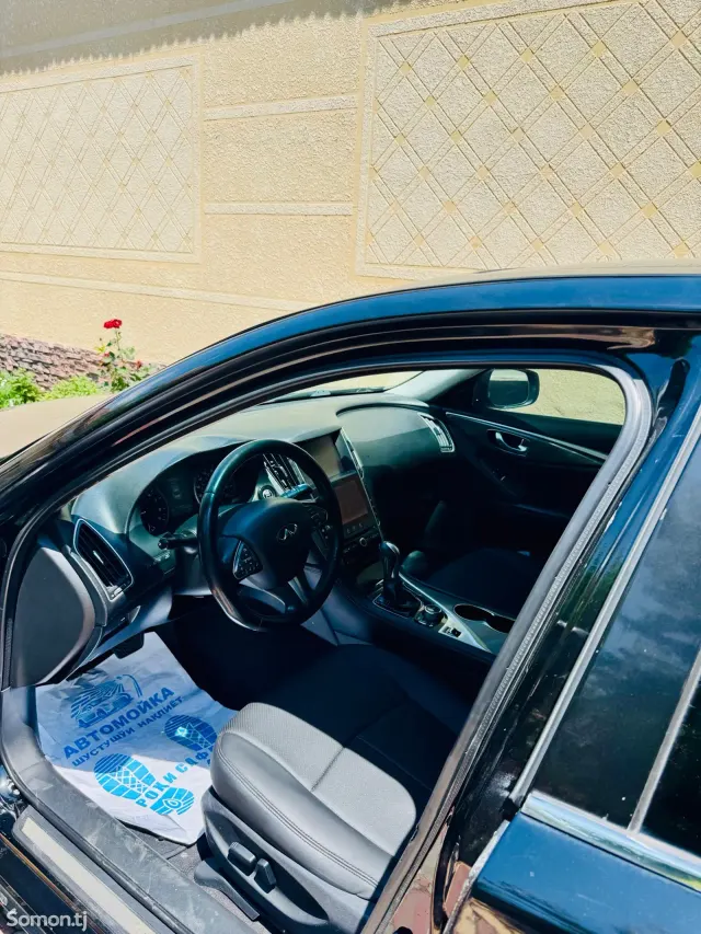 Infiniti Q series 2015 · 3.5 AT