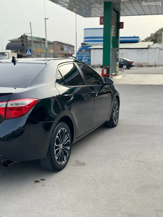Toyota Corolla 2014 · 1.8 AT