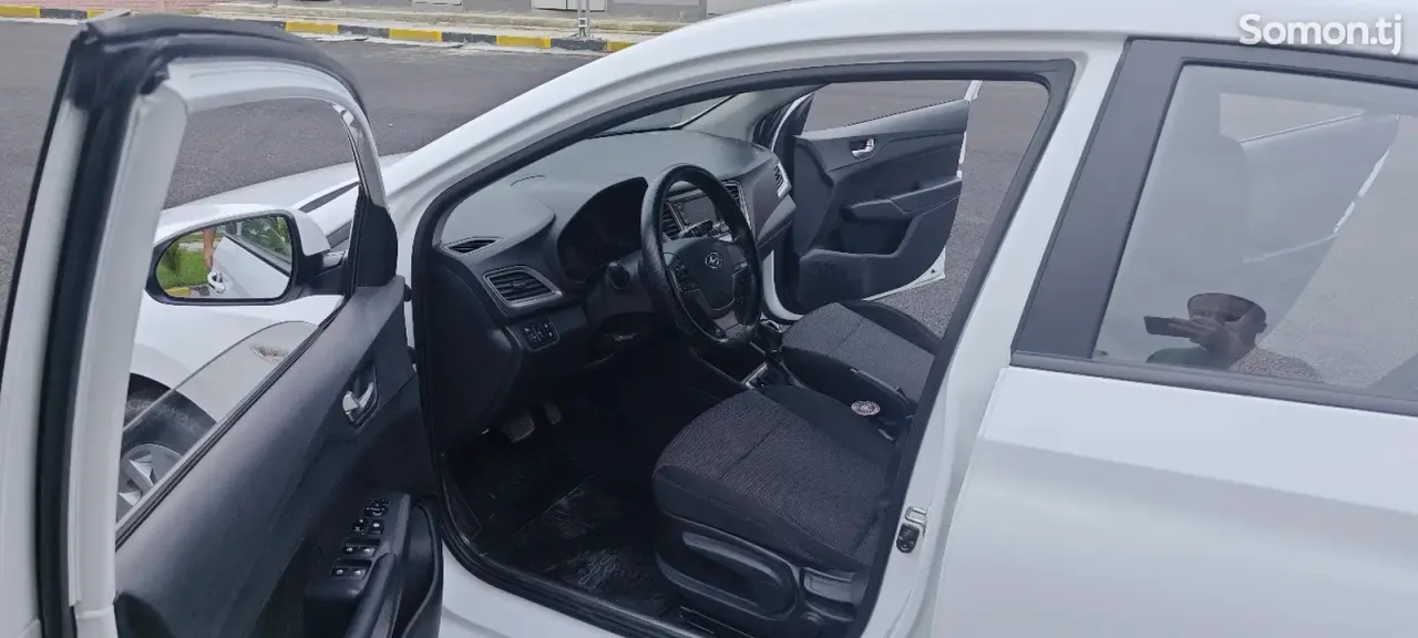 Hyundai Solaris 2022 · 1.6 AT