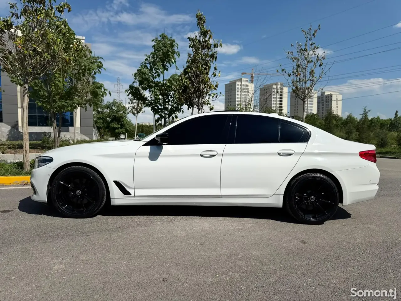 BMW 5 series 2018 · 2.0 AT