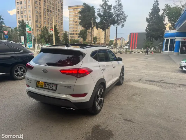 Hyundai Tucson 2016 · 1.6 AT