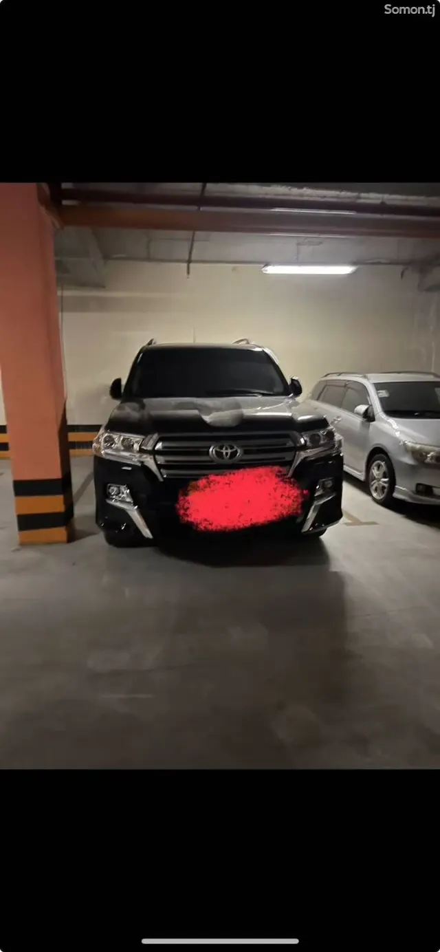 Toyota Land Cruiser 2016 · 5.7 AT