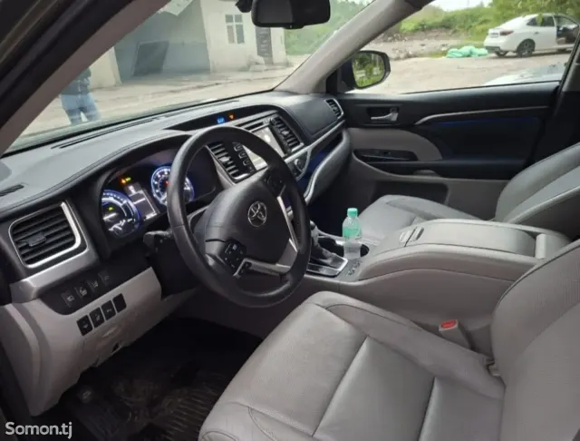 Toyota Highlander 2016 · 3.5 AT