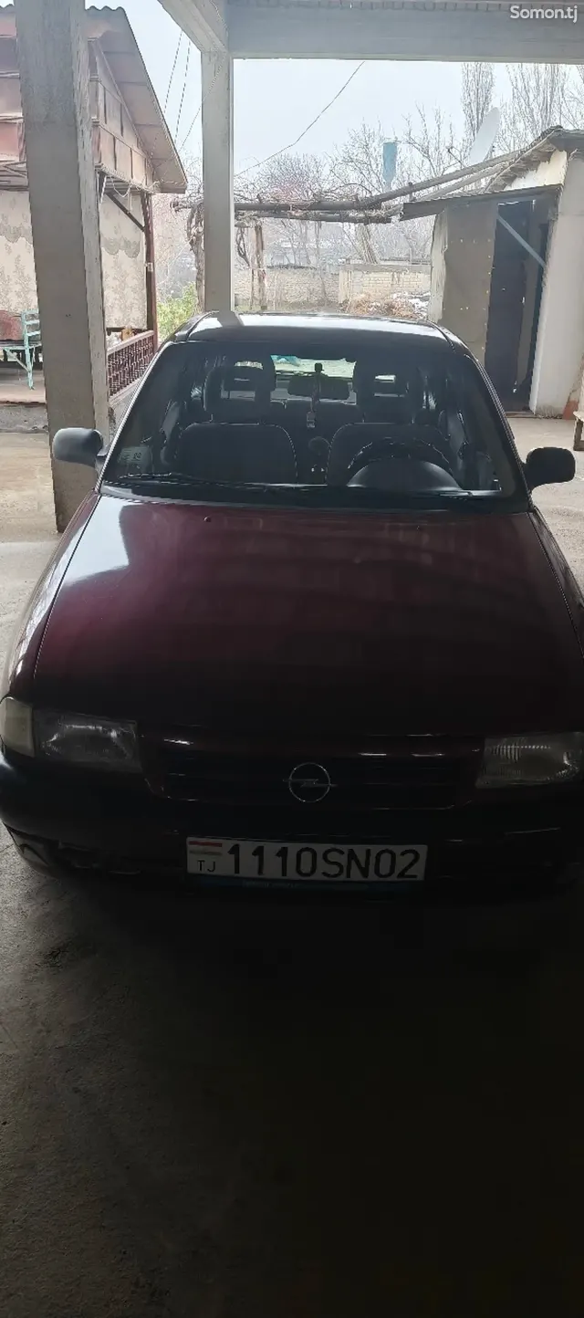 Opel Astra F 1994 · 1.6 MT