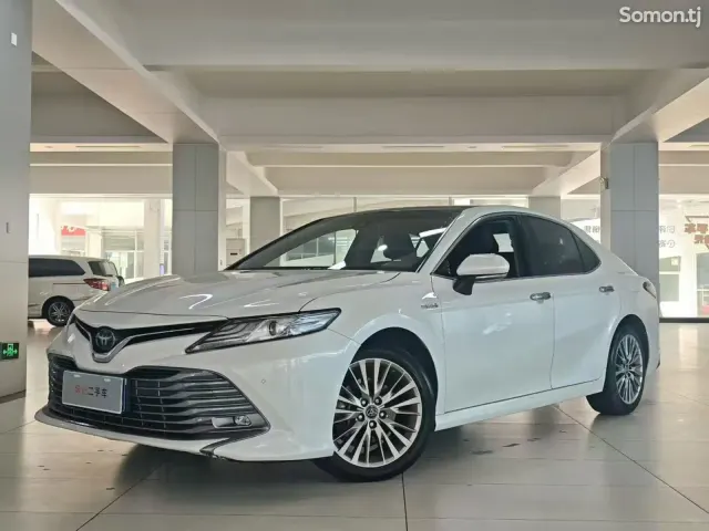 Toyota Camry 2018 · AT