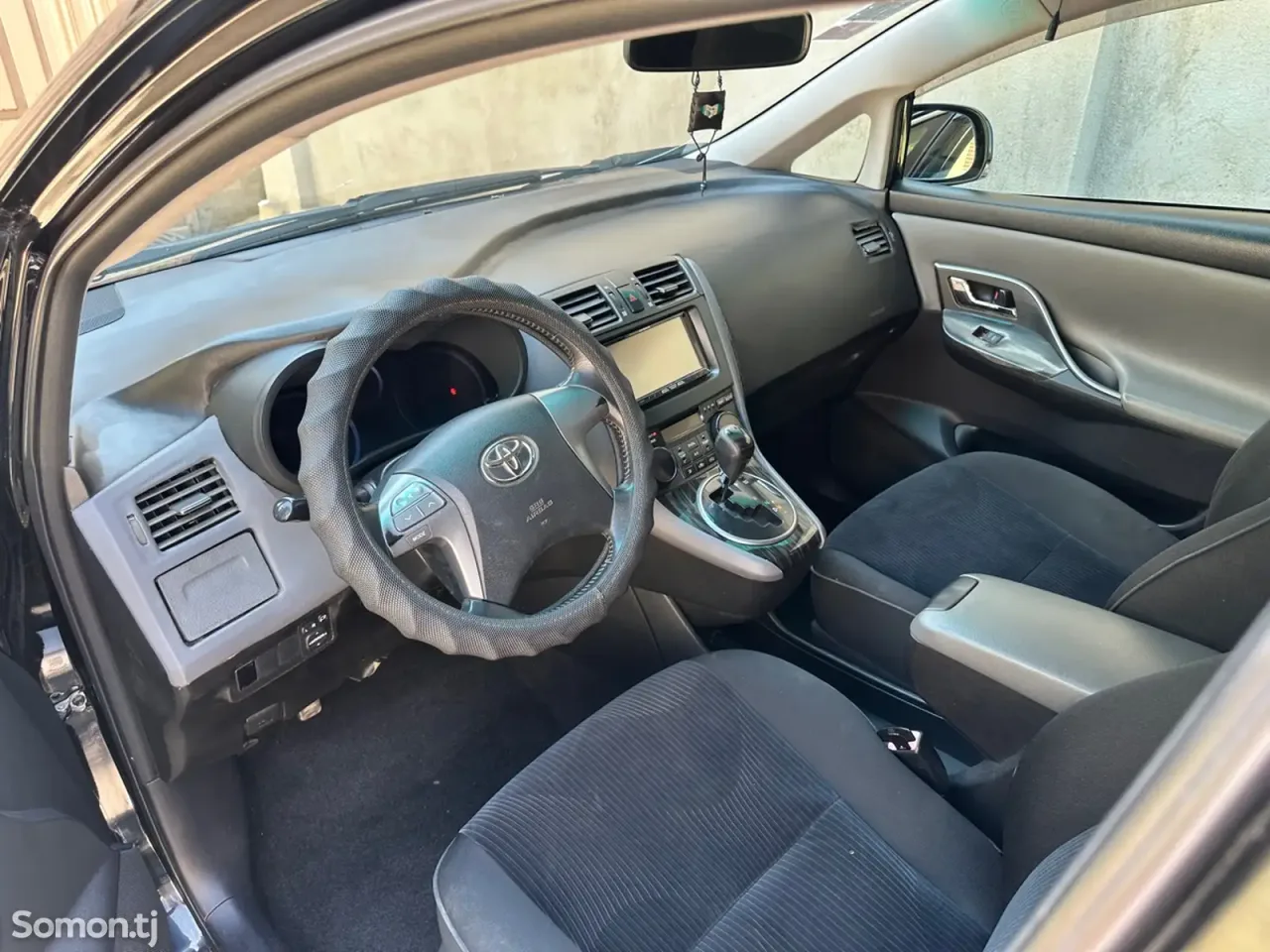 Toyota Mark X ZiO 2011 · 2.4 AT