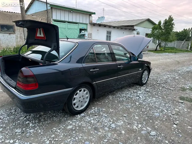 Mercedes-Benz C class 2000 · 2.2 AT