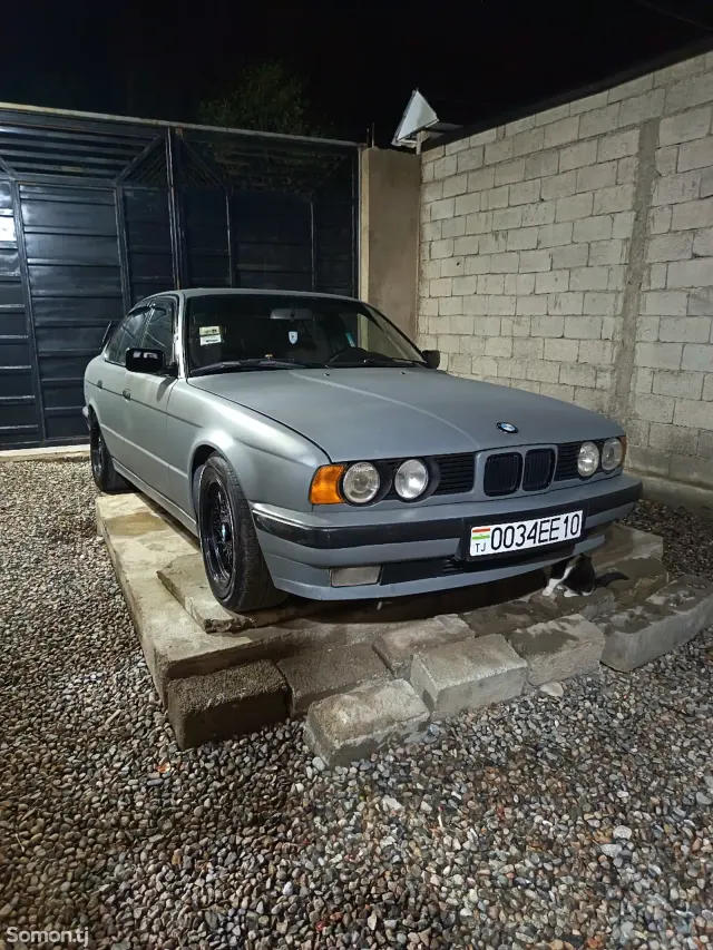 BMW 5 series 1990 · 2.5 MT