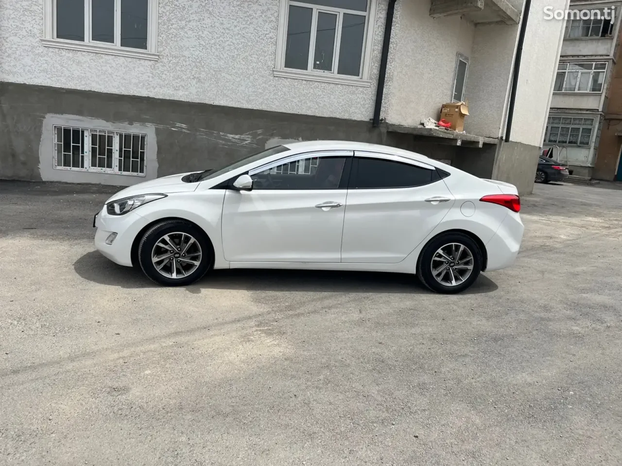 Hyundai Avante 2011 · 1.6 AT