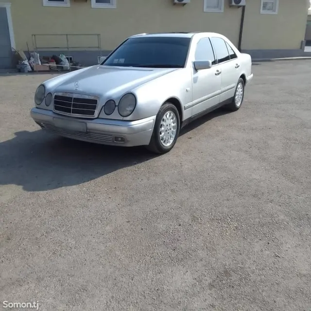Mercedes-Benz E class 1996 · 2.2 MT