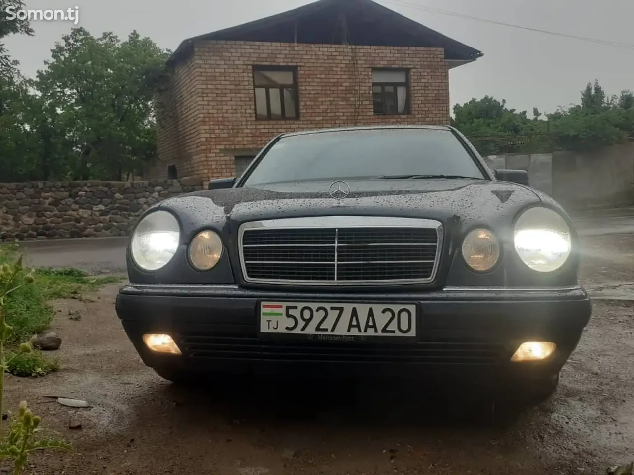 Mercedes-Benz E class 1997 · 2.0 MT