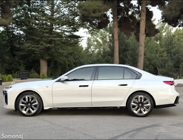 BMW 7 series 2023 · 4.0 AT