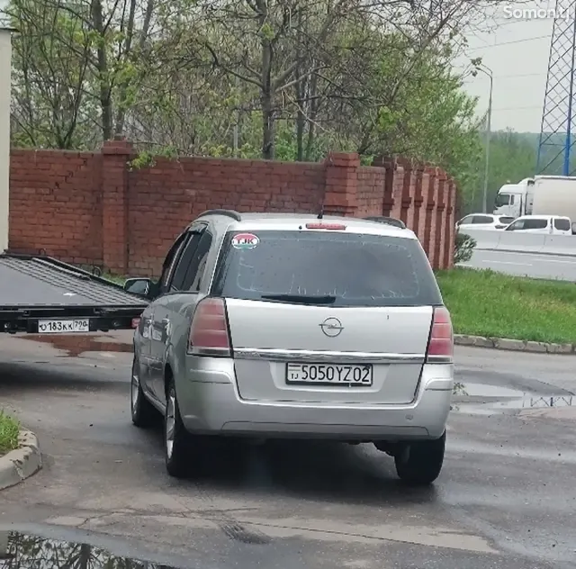 Opel Zafira 2006 · 1.6 MT